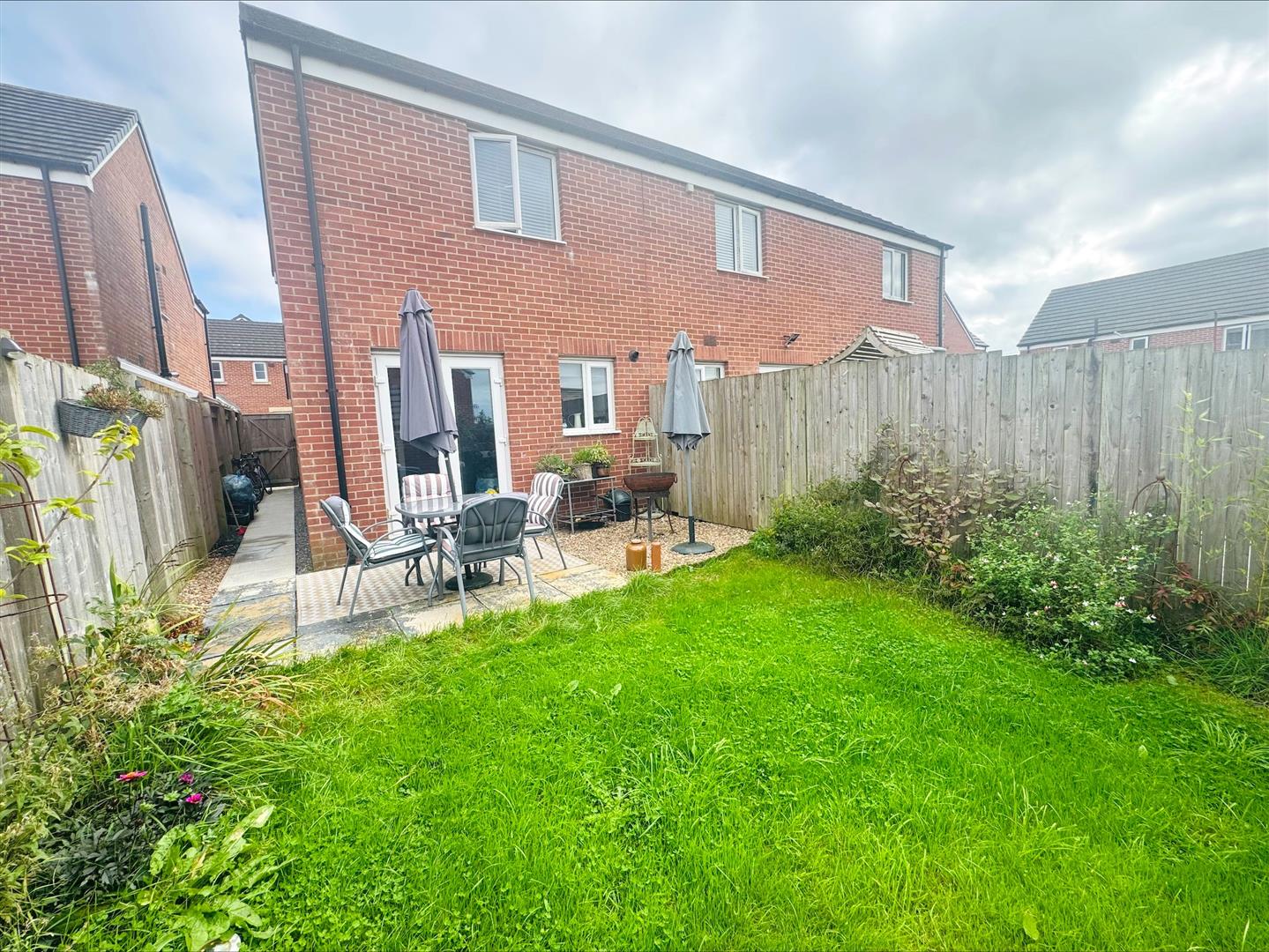 Clos Y Nant, Carway, Kidwelly, SA17 4JH